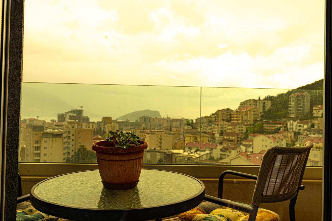 Modern Flat - Balcony & Garage Included Budva